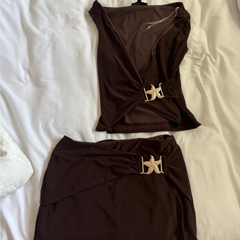 Elegant Brown Skirt with Gold Accent